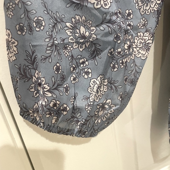 NEW…Daniel Rainn Lanea Split Neck Button Blouse - Picture 4 of 5